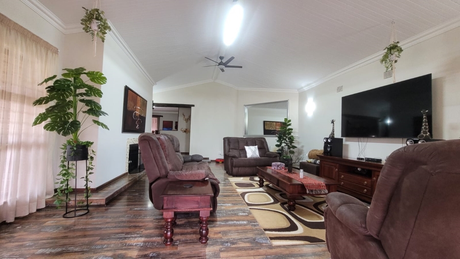 5 Bedroom Property for Sale in Three Rivers East Gauteng