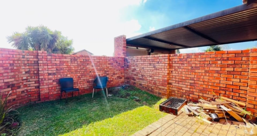 3 Bedroom Property for Sale in Heuwelsig Estate Gauteng