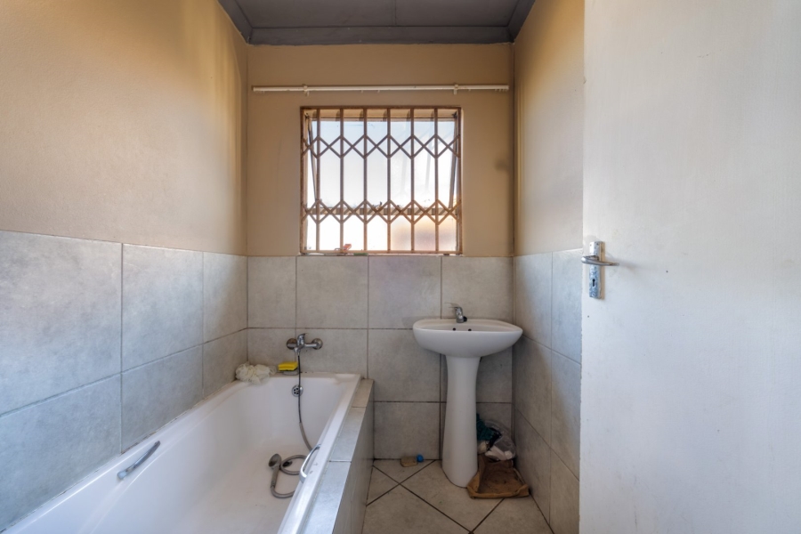 2 Bedroom Property for Sale in Witpoortjie Gauteng
