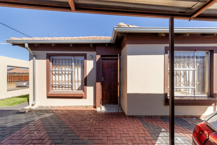 2 Bedroom Property for Sale in Witpoortjie Gauteng