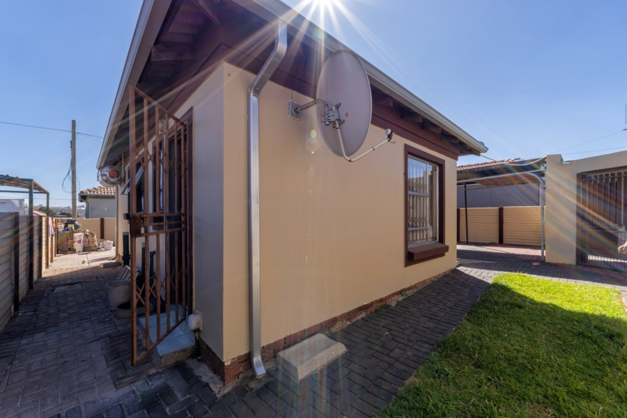 2 Bedroom Property for Sale in Witpoortjie Gauteng