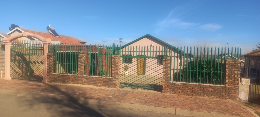 4 Bedroom Property for Sale in Lenasia South Gauteng