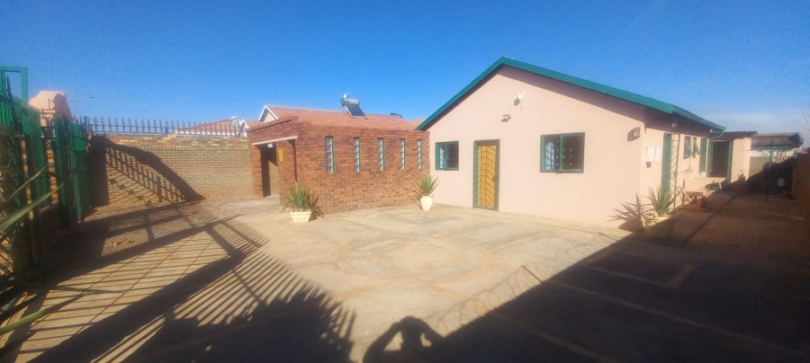 4 Bedroom Property for Sale in Lenasia South Gauteng