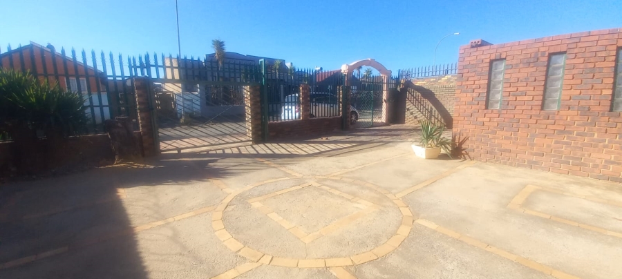 4 Bedroom Property for Sale in Lenasia South Gauteng