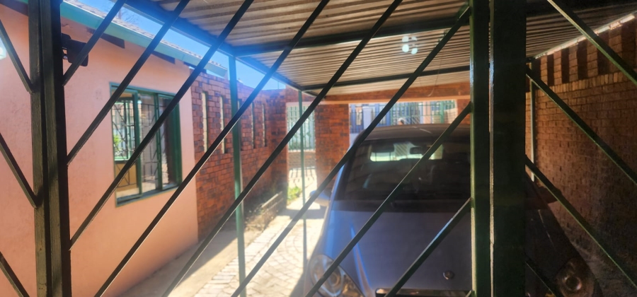4 Bedroom Property for Sale in Lenasia South Gauteng