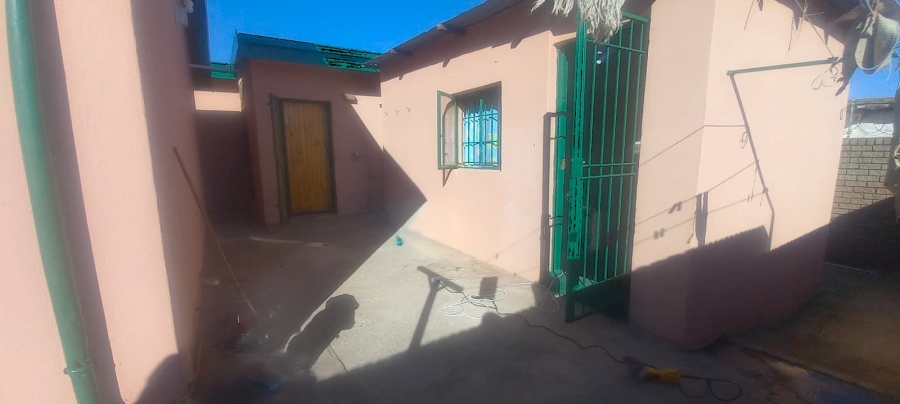 4 Bedroom Property for Sale in Lenasia South Gauteng