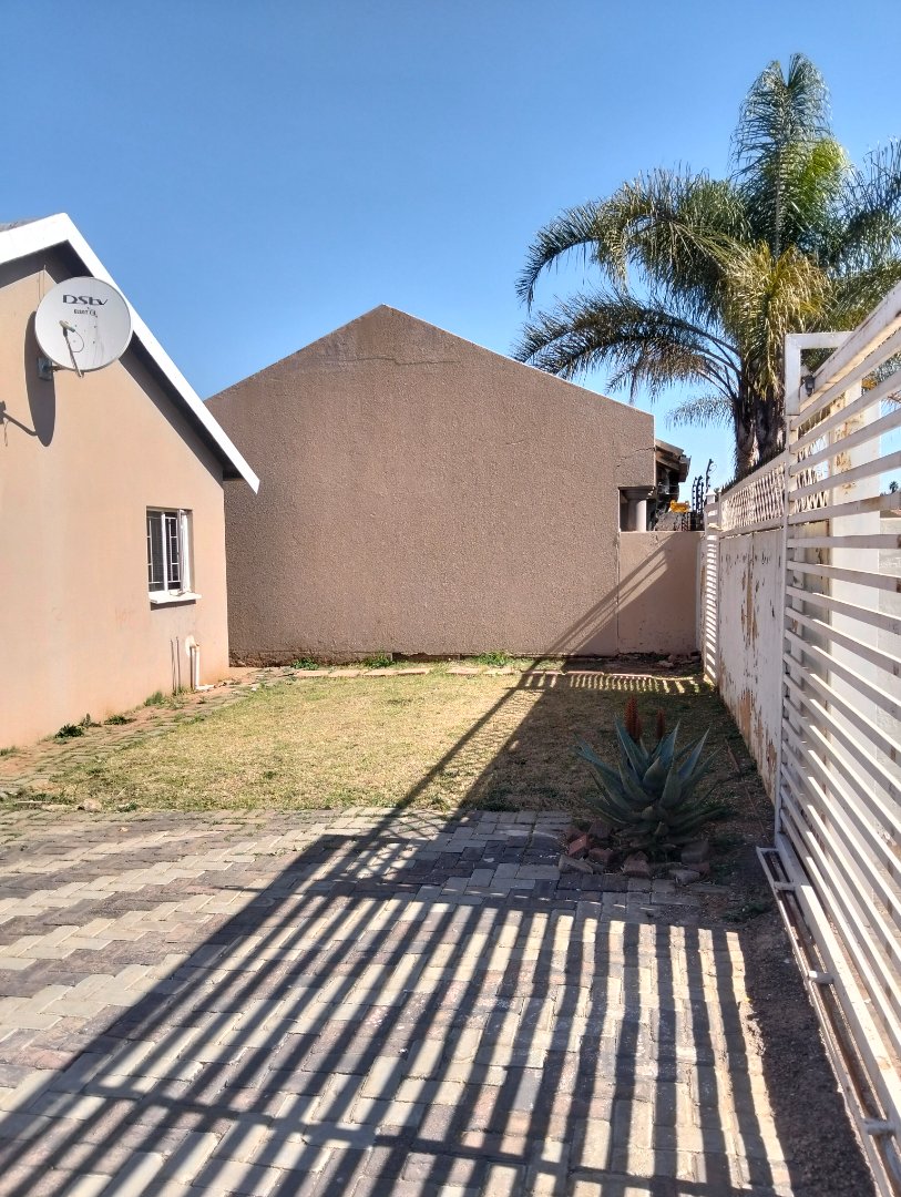 2 Bedroom Property for Sale in Elandspoort Gauteng