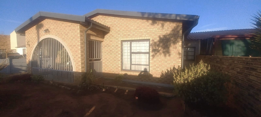 2 Bedroom Property for Sale in Lenasia Ext 5 Gauteng