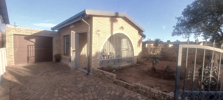 2 Bedroom Property for Sale in Lenasia Ext 5 Gauteng
