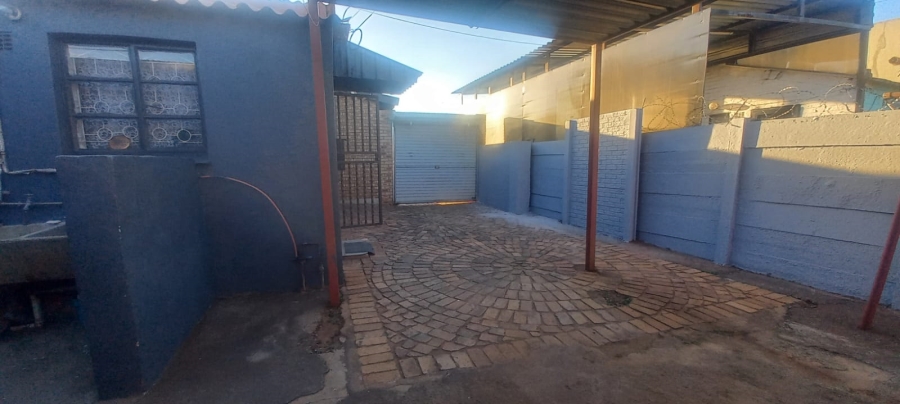 2 Bedroom Property for Sale in Lenasia Ext 5 Gauteng