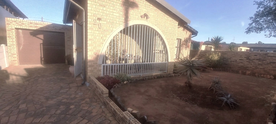 2 Bedroom Property for Sale in Lenasia Ext 5 Gauteng