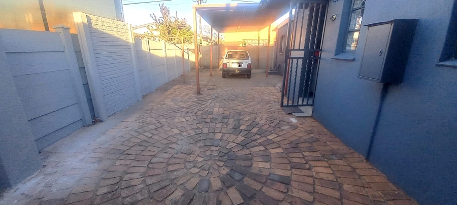 2 Bedroom Property for Sale in Lenasia Ext 5 Gauteng