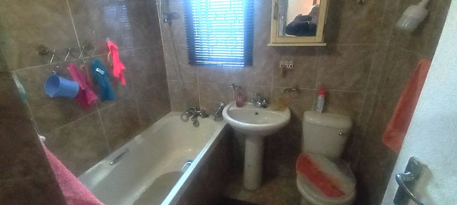 2 Bedroom Property for Sale in Lenasia Ext 5 Gauteng