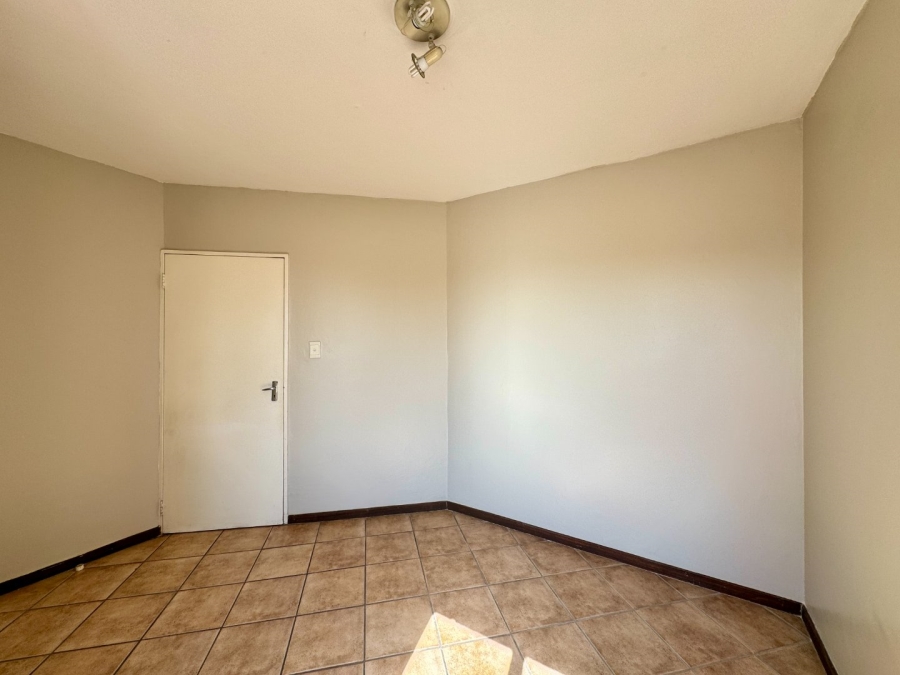 3 Bedroom Property for Sale in Die Hoewes Gauteng