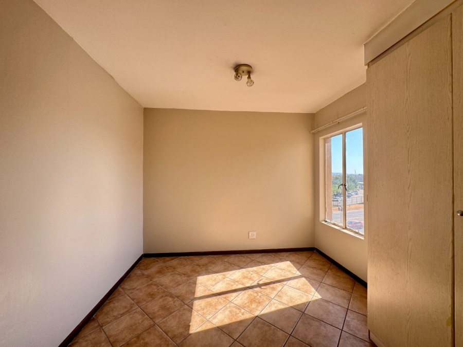 3 Bedroom Property for Sale in Die Hoewes Gauteng
