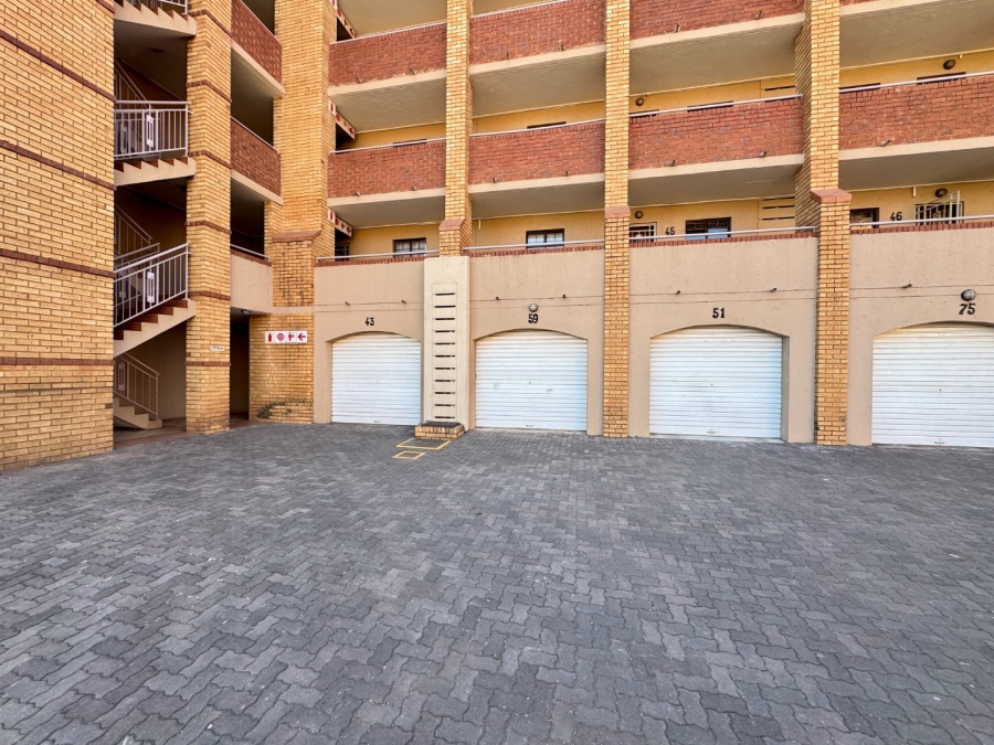 3 Bedroom Property for Sale in Die Hoewes Gauteng