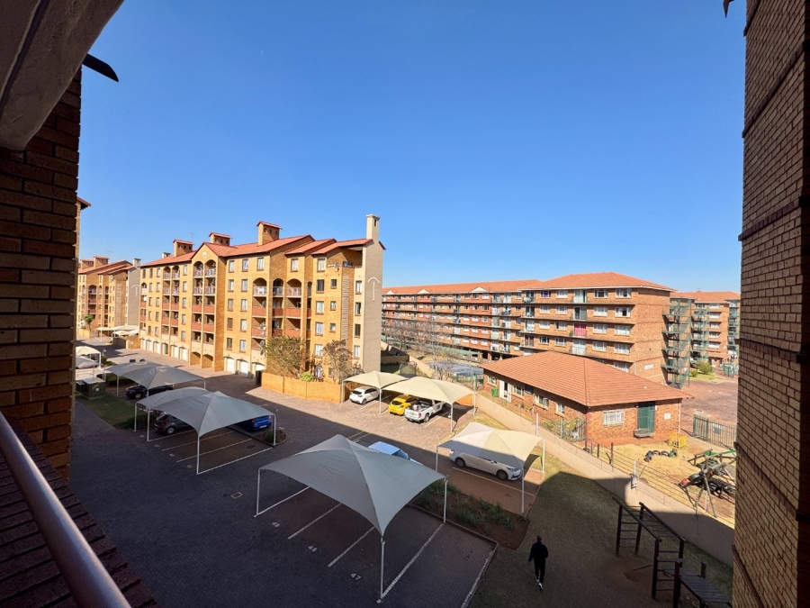 3 Bedroom Property for Sale in Die Hoewes Gauteng