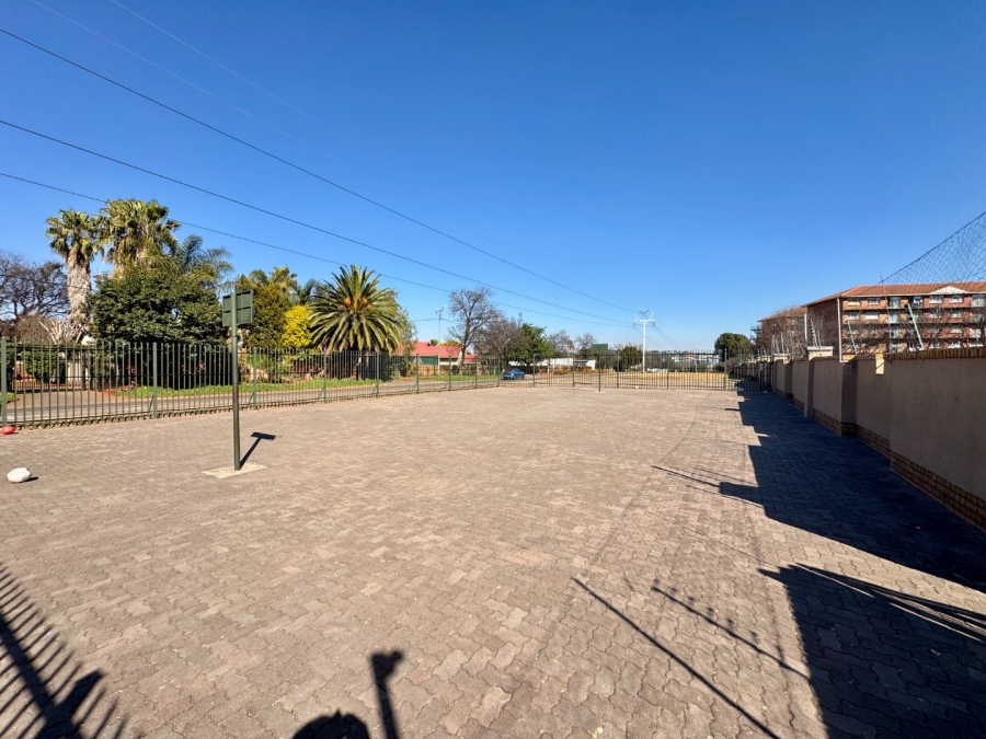3 Bedroom Property for Sale in Die Hoewes Gauteng