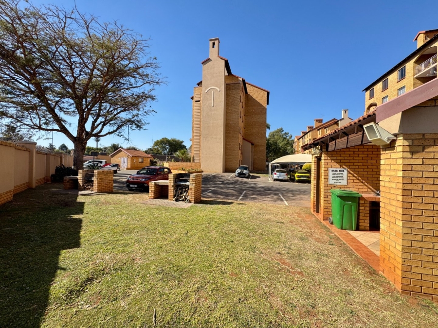3 Bedroom Property for Sale in Die Hoewes Gauteng
