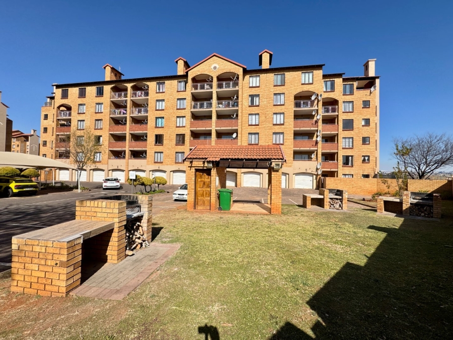 3 Bedroom Property for Sale in Die Hoewes Gauteng