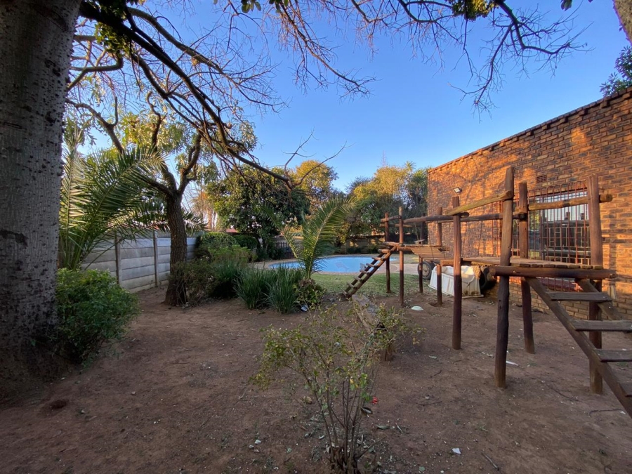 4 Bedroom Property for Sale in Crystal Park Gauteng