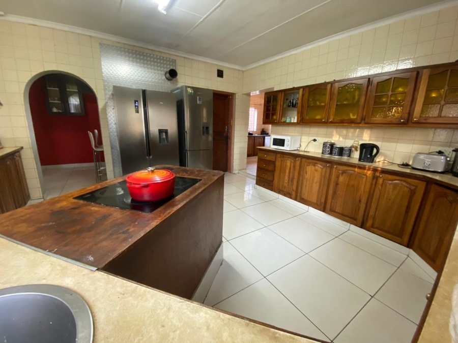 4 Bedroom Property for Sale in Crystal Park Gauteng
