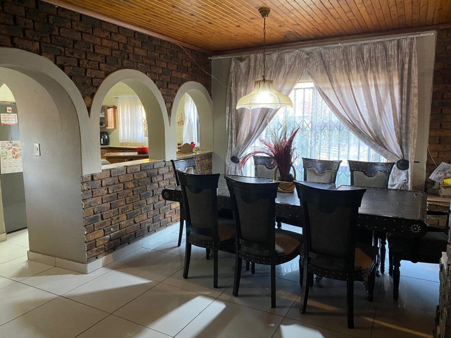 4 Bedroom Property for Sale in Crystal Park Gauteng