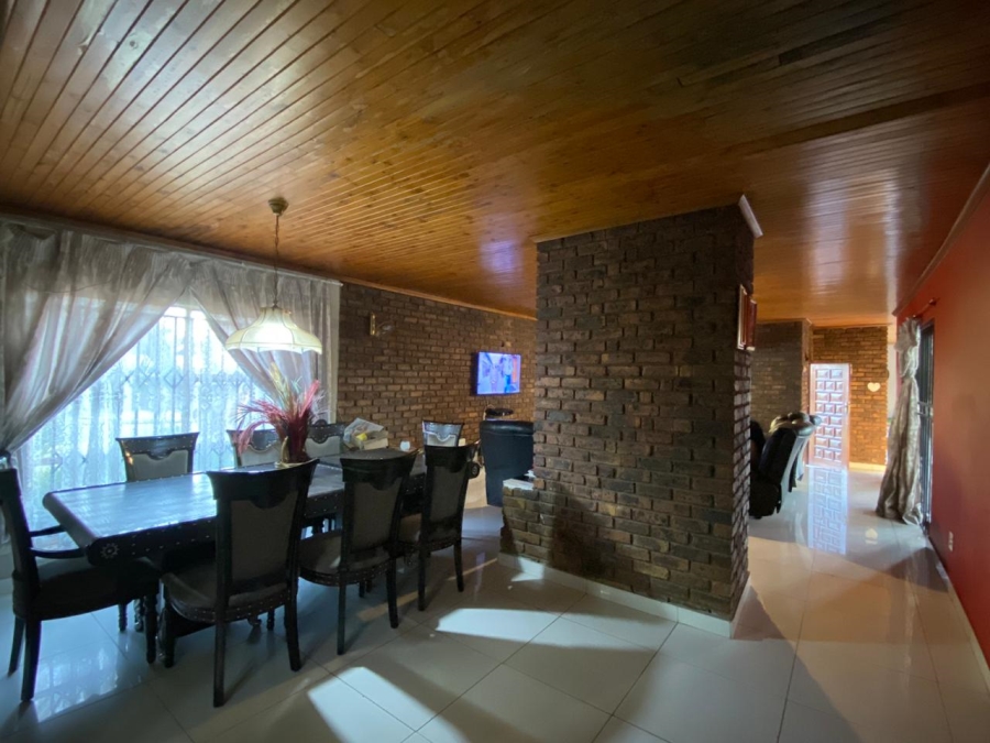 4 Bedroom Property for Sale in Crystal Park Gauteng