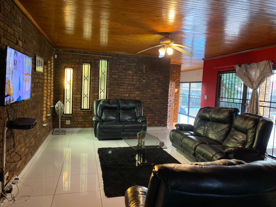 4 Bedroom Property for Sale in Crystal Park Gauteng