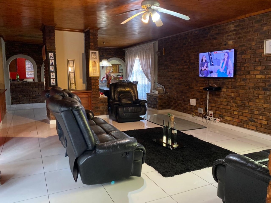 4 Bedroom Property for Sale in Crystal Park Gauteng