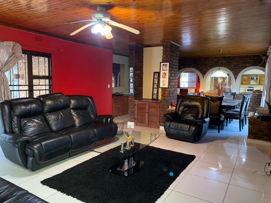 4 Bedroom Property for Sale in Crystal Park Gauteng