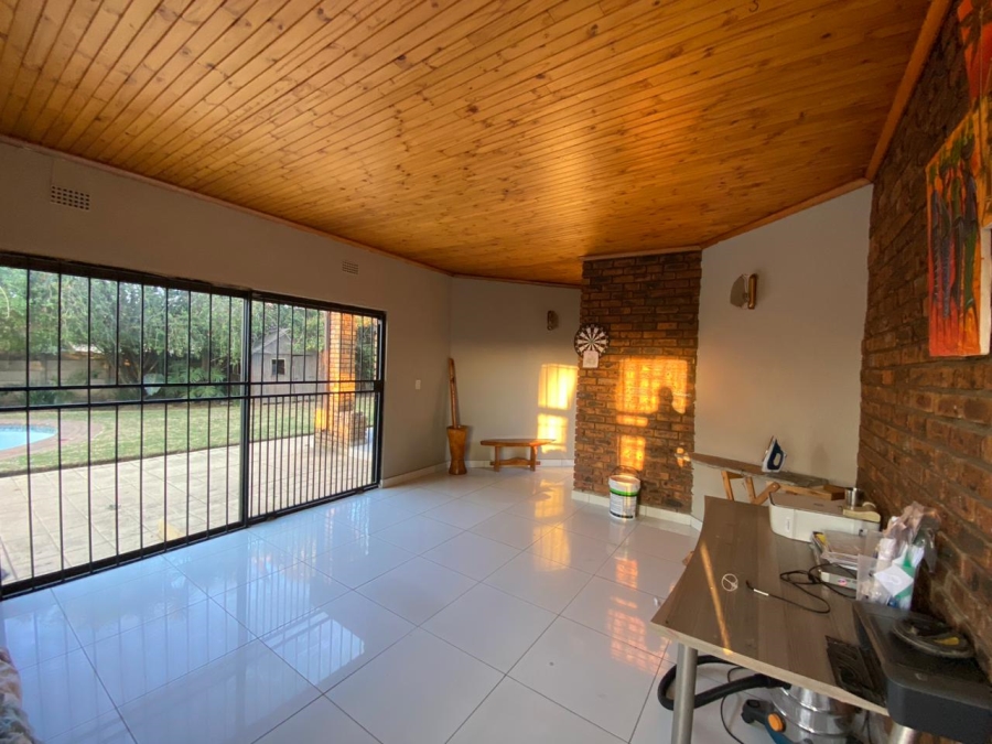4 Bedroom Property for Sale in Crystal Park Gauteng