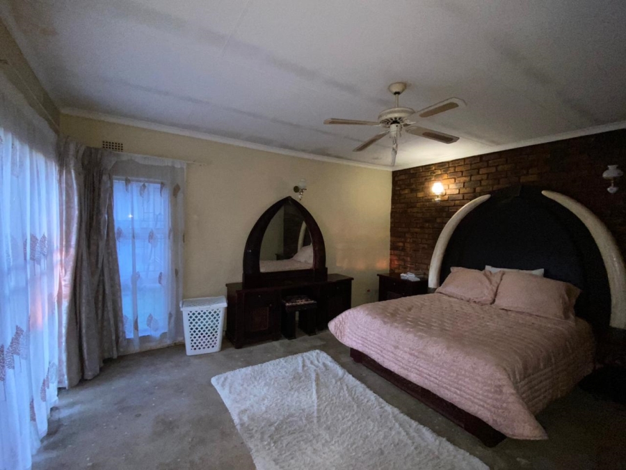 4 Bedroom Property for Sale in Crystal Park Gauteng