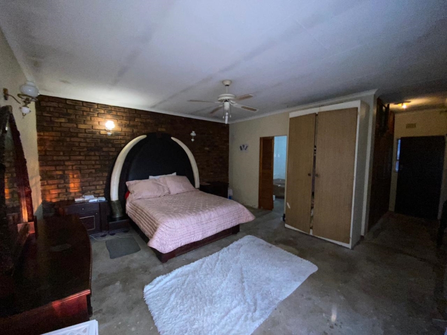 4 Bedroom Property for Sale in Crystal Park Gauteng