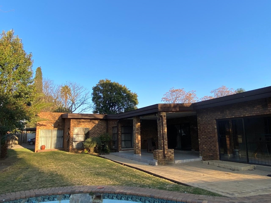 4 Bedroom Property for Sale in Crystal Park Gauteng