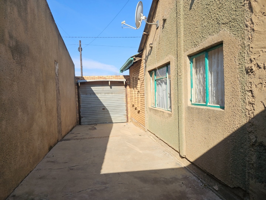 2 Bedroom Property for Sale in Daveyton Gauteng