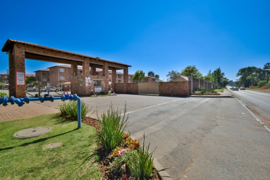 2 Bedroom Property for Sale in Hughes Gauteng