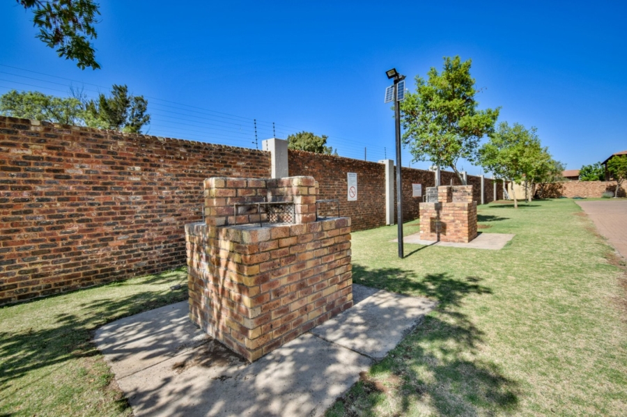 2 Bedroom Property for Sale in Hughes Gauteng