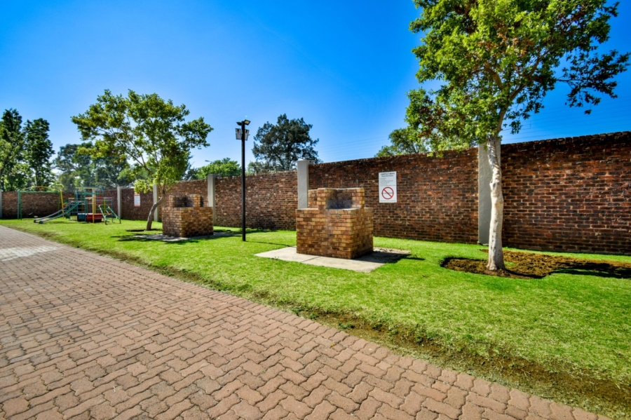 2 Bedroom Property for Sale in Hughes Gauteng