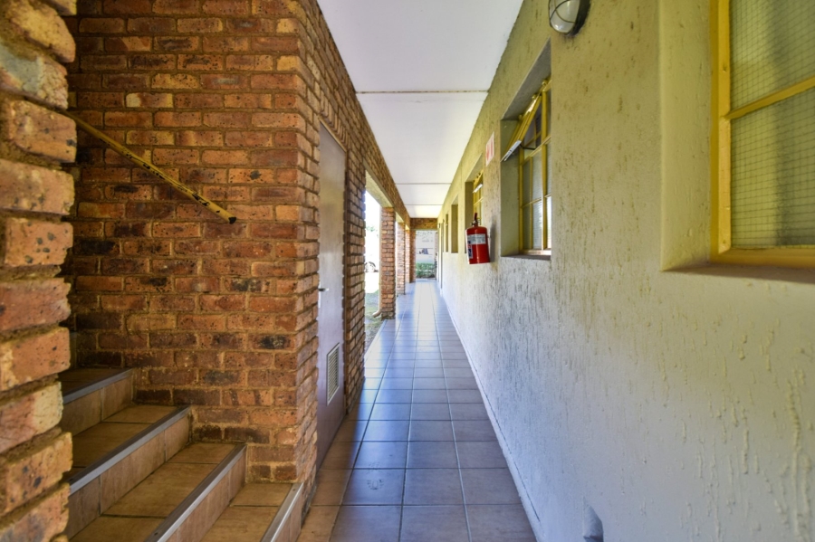 2 Bedroom Property for Sale in Hughes Gauteng
