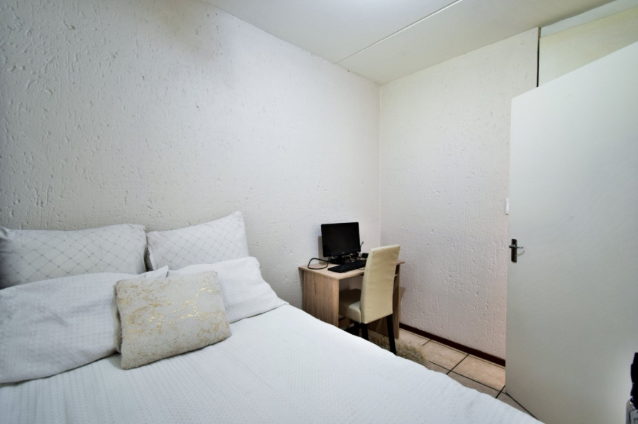 2 Bedroom Property for Sale in Hughes Gauteng