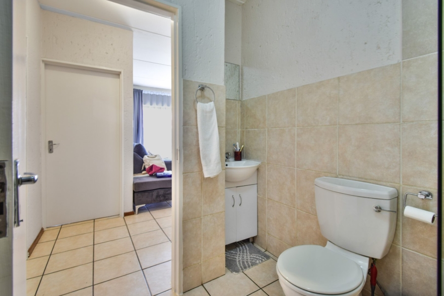 2 Bedroom Property for Sale in Hughes Gauteng