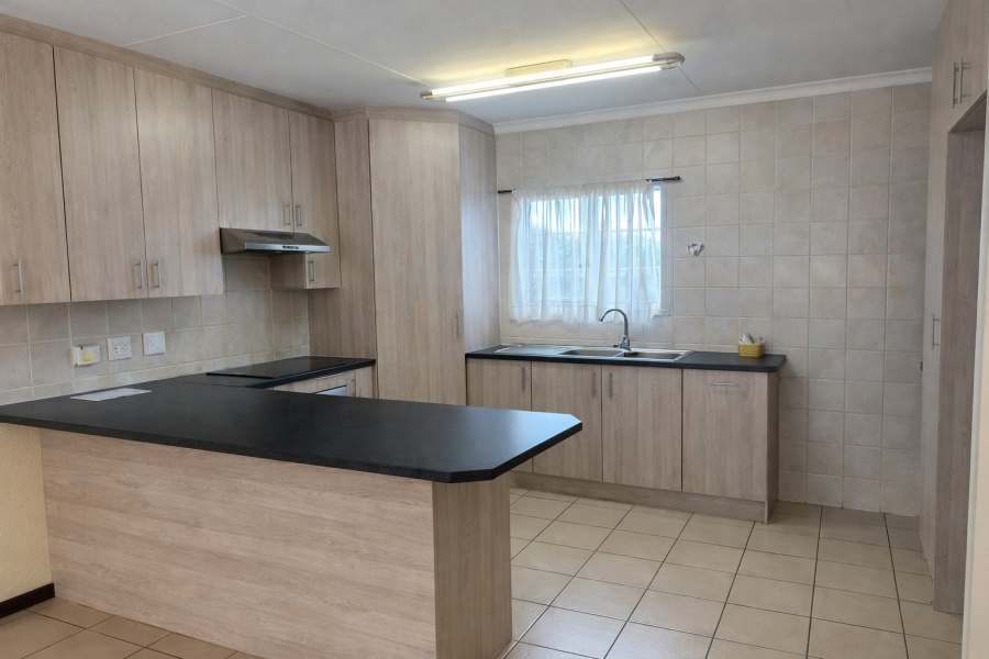 To Let 2 Bedroom Property for Rent in Honeydew Grove Gauteng