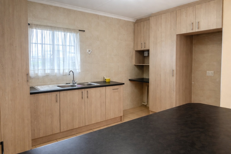 To Let 2 Bedroom Property for Rent in Honeydew Grove Gauteng