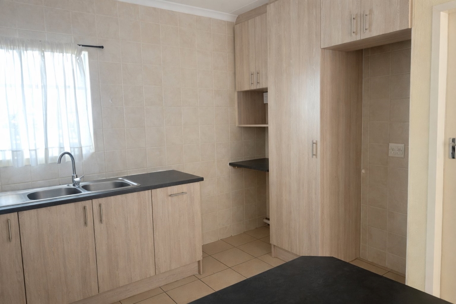 To Let 2 Bedroom Property for Rent in Honeydew Grove Gauteng