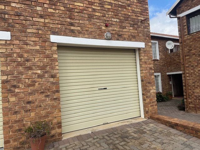 To Let 2 Bedroom Property for Rent in Honeydew Grove Gauteng