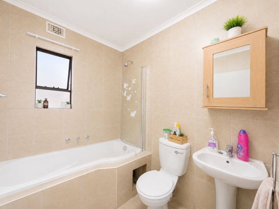 2 Bedroom Property for Sale in Olifantsvlei Gauteng