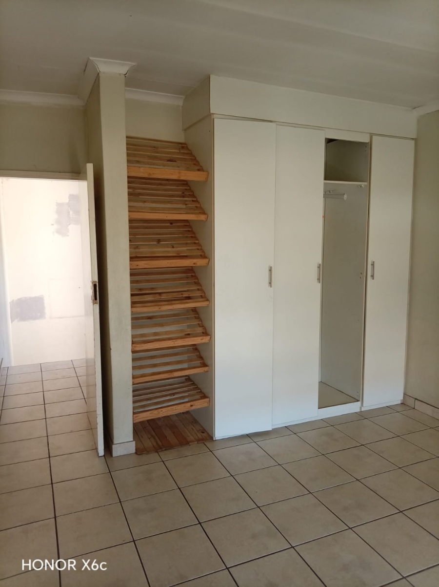 1 Bedroom Property for Sale in Vanderbijlpark CW 5 Gauteng