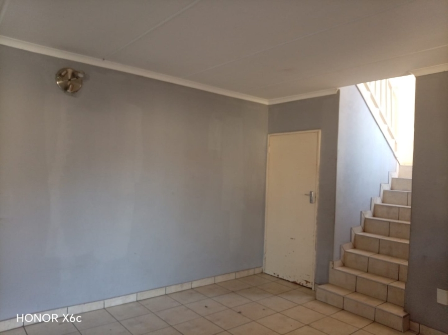1 Bedroom Property for Sale in Vanderbijlpark CW 5 Gauteng
