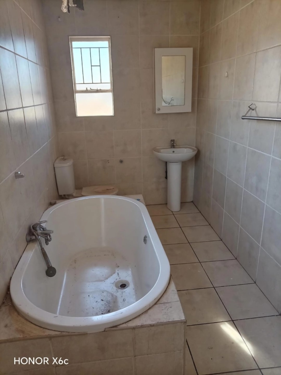 1 Bedroom Property for Sale in Vanderbijlpark CW 5 Gauteng